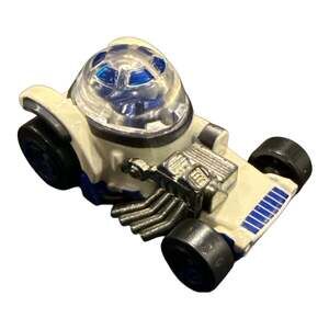2014 Hot Wheels Star Wars R2-D2 Character Car (CGW37)
